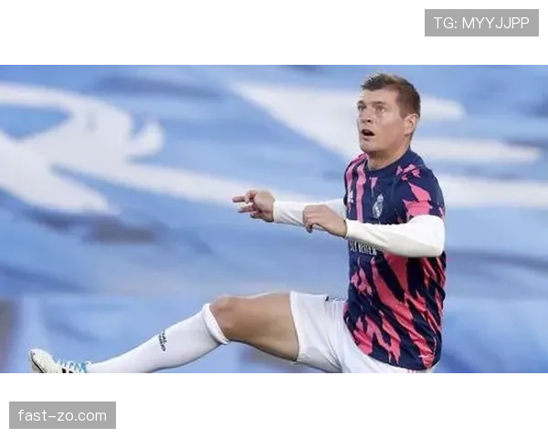 克罗斯如何通过出球效率主导关键战节奏并压制对手中场？